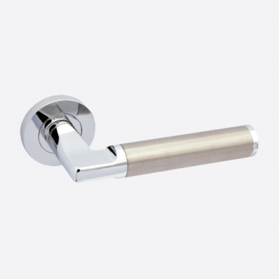 IRONMONGERY VERONA CHROME HANDLE PACK The Verona Handle presents a striking blend of polished and satin chrome finishes. Its circular rose and part of the lever feature polished chrome, while the main portion of the lever boasts a contrasting satin chrome. With a unique design, the lever incorporates square and cylindrical shapes to create this distinctive door handle design.